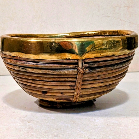 Rattan Brass 1960 MCM fruit decor bowl - Picture 1 of 4
